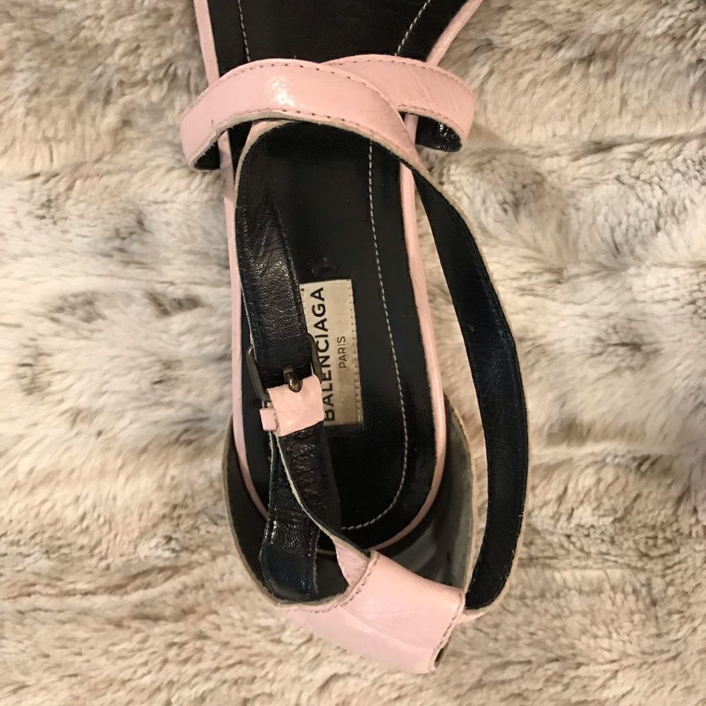 𝅺: : BALENCIAGA Studded Strappy Flat Sandals : : - Picture 7 of 8